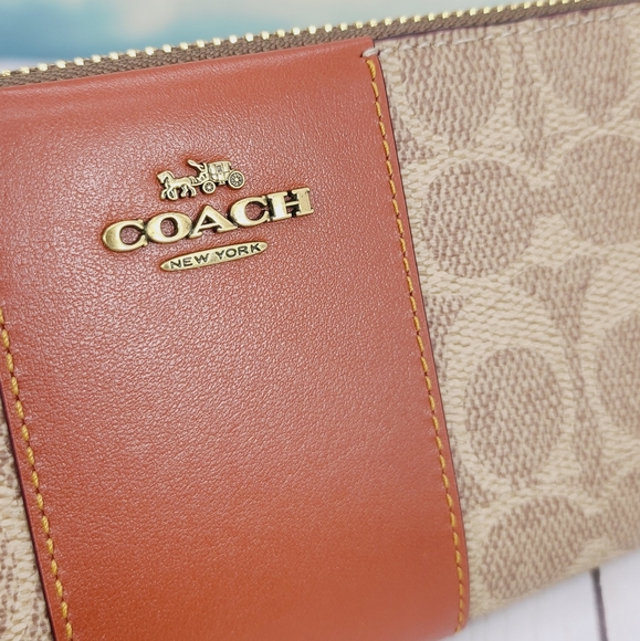 COACH Accordion Zip Wallet Signature - Picture 9 of 9